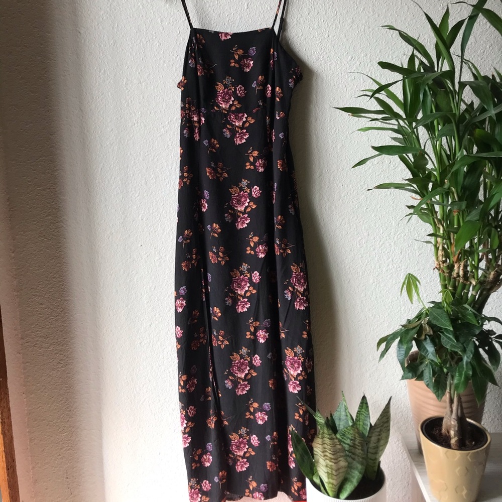 Pretty floral midi dress with two leg slits